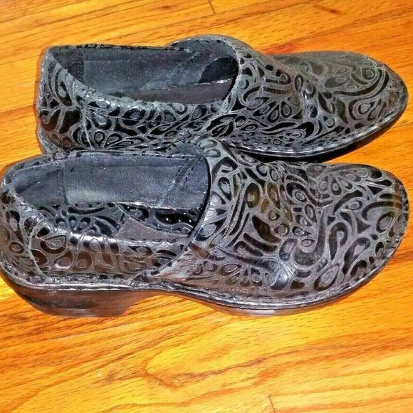 BOC Born Concept Clogs Embossed Paisley print LEATHER Nursing Shoes 38.5 USA 8.5 - Picture 3 of 8